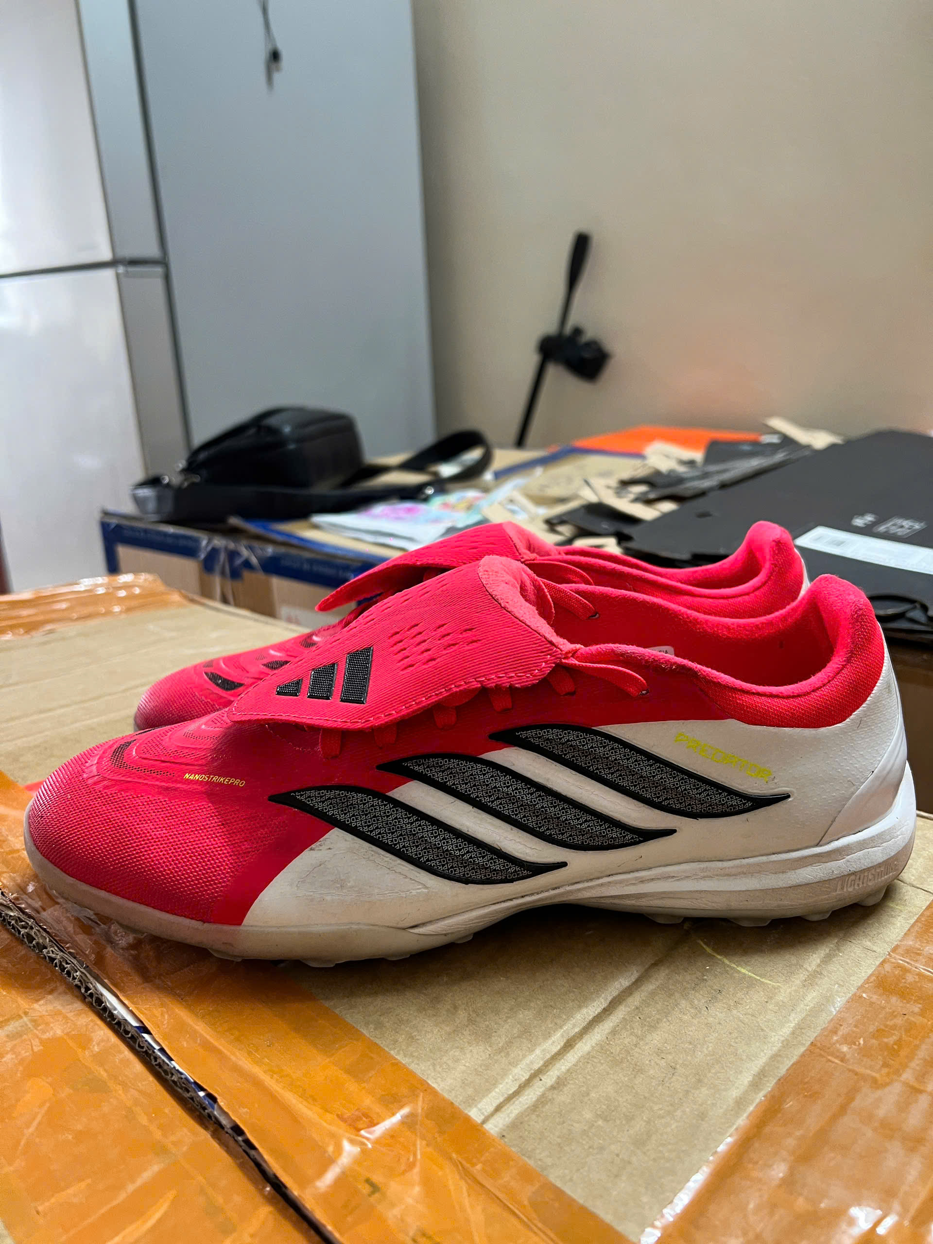 Adidas Predator 26 pro trắng đỏ size 42.5 lướt JR7866