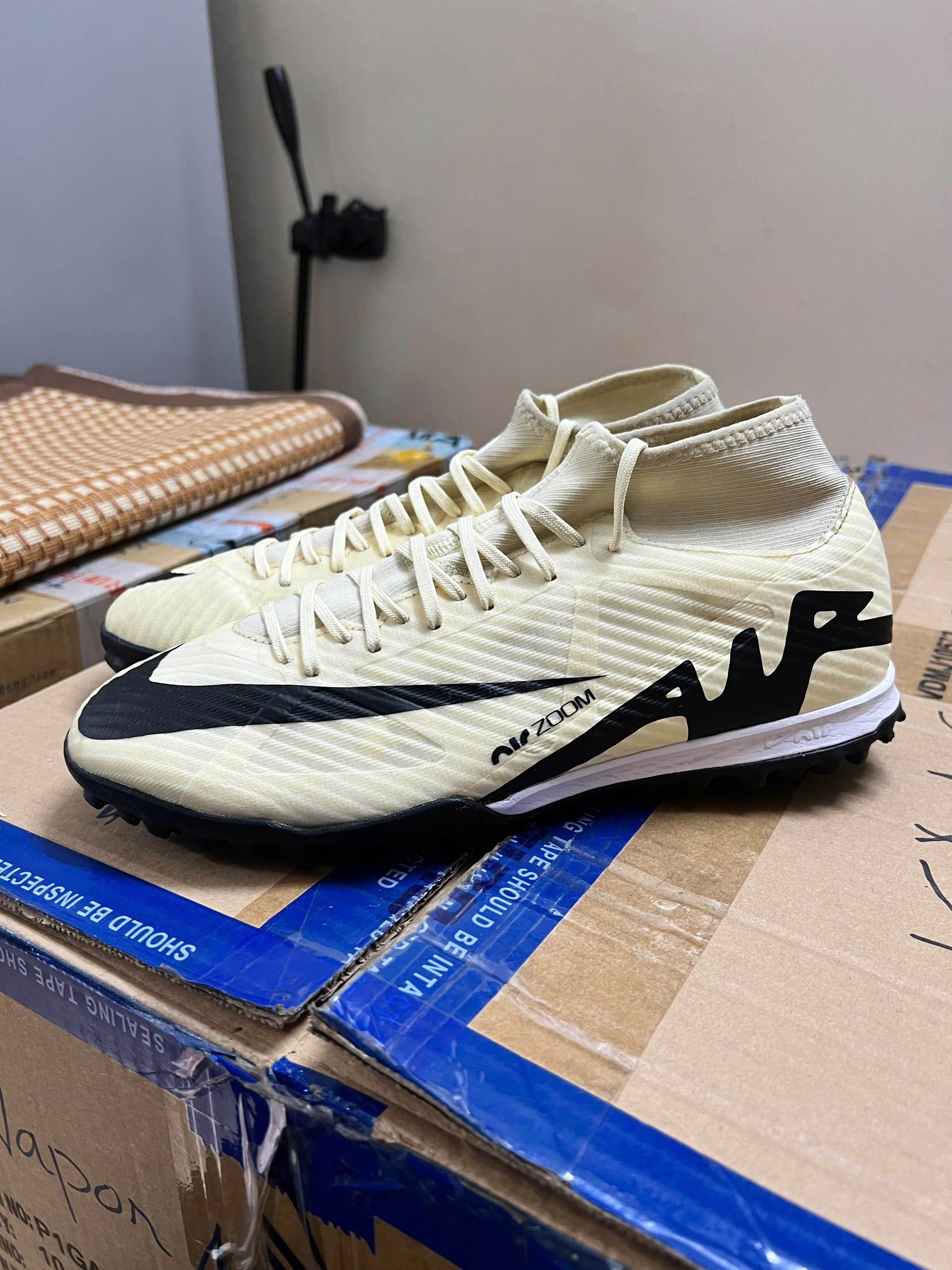 Nike Superfly 9 trà sữa size 42.5 lướt DJ5629-700Nike Superfly 9 trà sữa size 42.5 lướt DJ5629-700